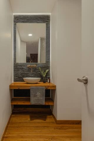 CasaOded #2 Urban Loft, Huge Living +Jacuzzi Patio