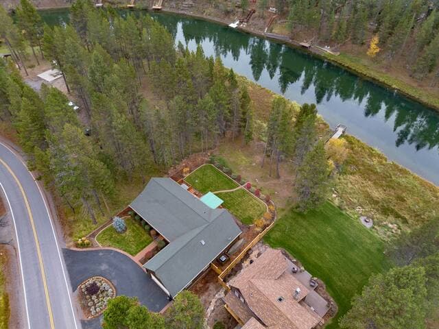 Peaceful, Riverfront, Cali King, Hot Tub, Canoes