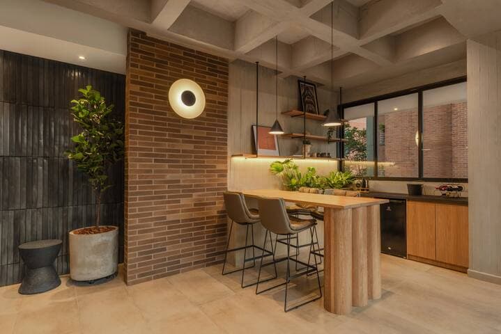 CasaOded #2 Urban Loft, Huge Living +Jacuzzi Patio