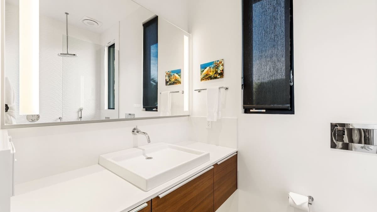 Bedroom 4 en-suite bath with sink, toilet, and shower