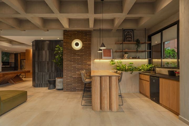 CasaOded #2 Urban Loft, Huge Living +Jacuzzi Patio