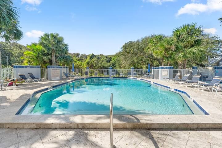 Sun Beach Club | Pool | Walk to Beach