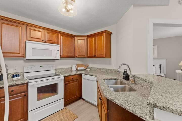 Sun Beach Club | Pool | Walk to Beach