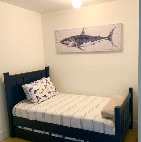 Perfect kids sleeping area with Twin bed and New! Zinus cooling memory foam mattress plus a trundle pull-out bed. Plenty of room for a good night’s sleep!