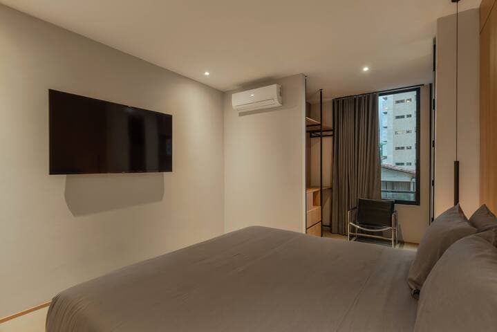 CasaOded #2 Urban Loft, Huge Living +Jacuzzi Patio