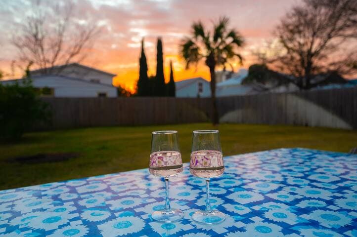 3bdr•2ba•Fenced Yard•January Available!