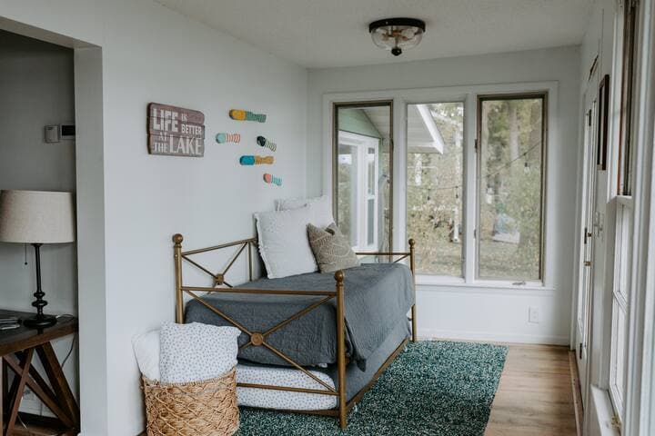 Trundle with twin beds off of L shaped living room.