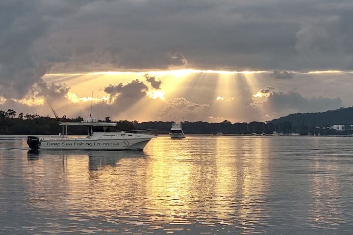 Spectacular runrise over the Noosa Heads