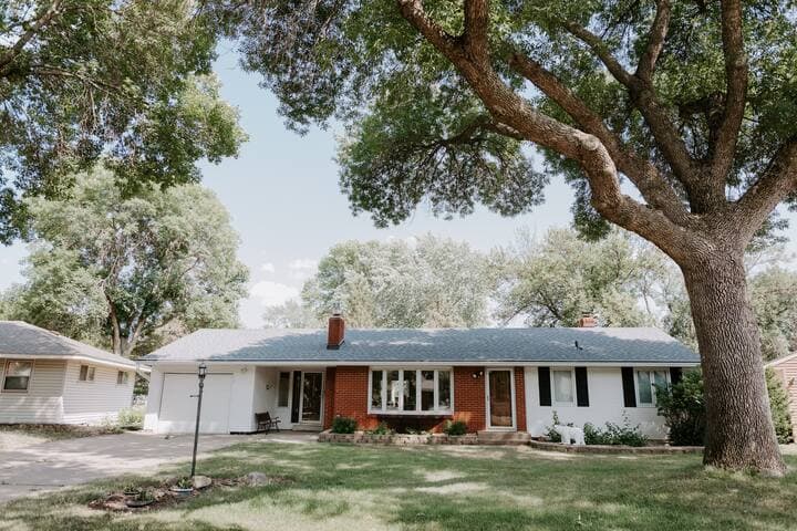 White Bear Weekend | Patio & Pets for 4 Guests