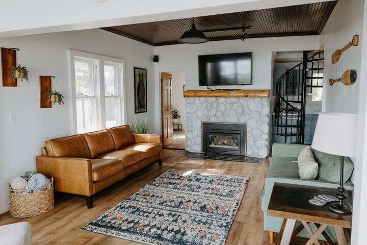 Loondocks MN | Lakeside Hideout w/ Sauna