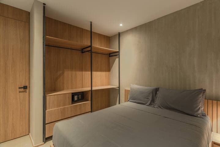 CasaOded #2 Urban Loft, Huge Living +Jacuzzi Patio