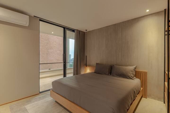 CasaOded #2 Urban Loft, Huge Living +Jacuzzi Patio