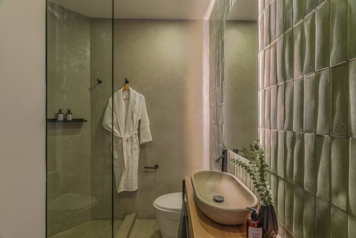 CasaOded #2 Urban Loft, Huge Living +Jacuzzi Patio