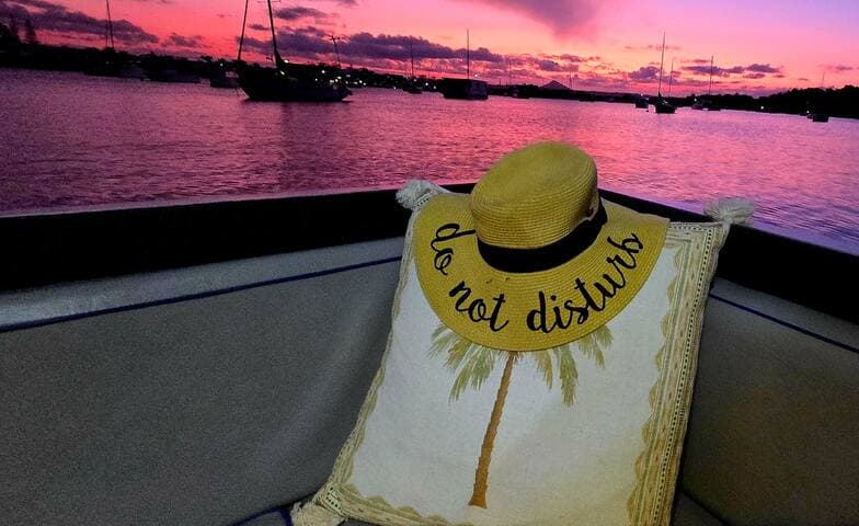 l
"Wow Wow and Wow.
We had the absolute best time floating on "Liquid Paradise " so close to the beach and Hastings Street. We didn't even use our car. The bathroom setup was great, and hot shower was the perfect way to finish the day" review Nov24