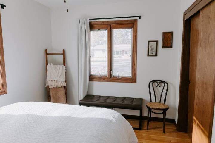 White Bear Weekend | Patio & Pets for 4 Guests