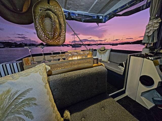 "Such an amazing night away. Just what we needed and cannot wait to come back.
Thank you to hosts couldn’t have asked for more" . Guest review Jan 2025 ⭐⭐⭐⭐⭐