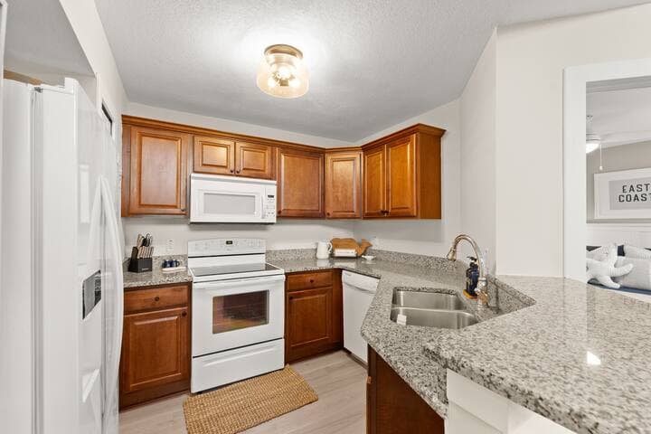 Sun Beach Club | Pool | Walk to Beach