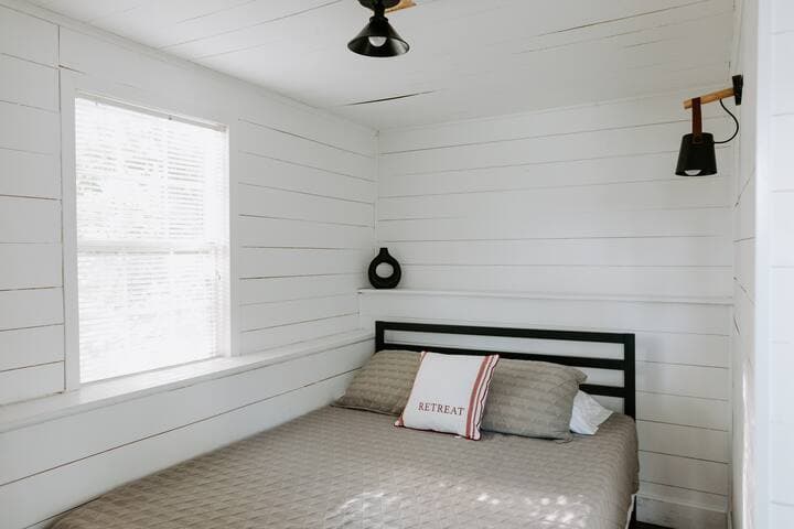 Queen Bed | Bunk House