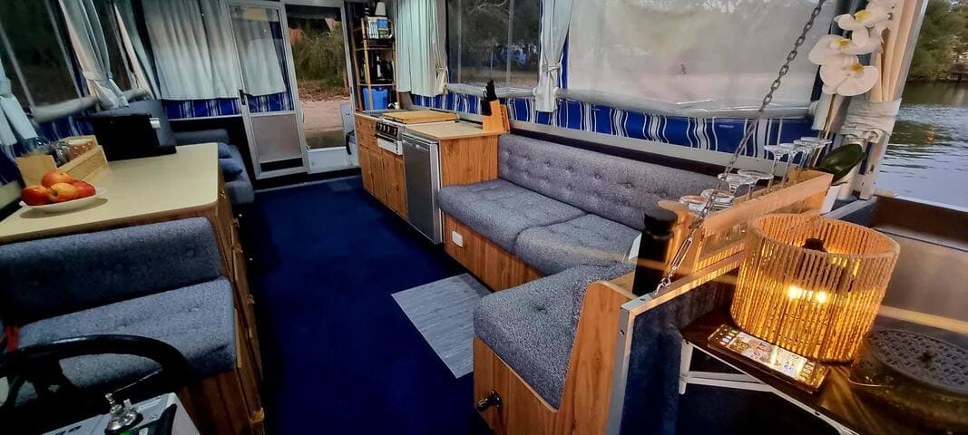 Open plan living and very comfortable seating or stretch out