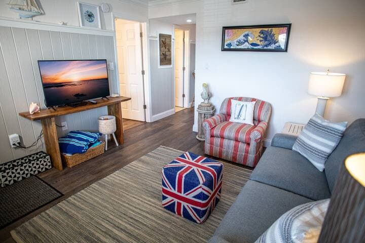 Families love this bonus room! Sofa is a Full pull out sofa.