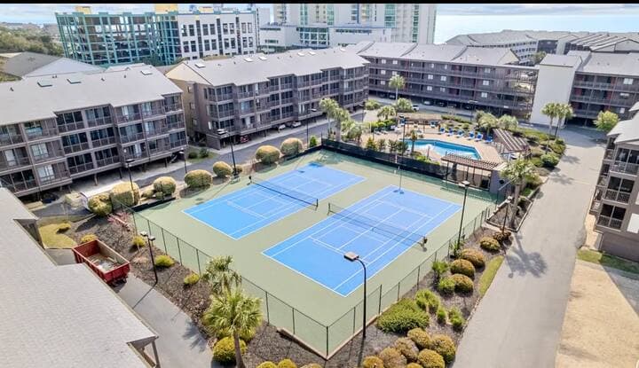 Tennis and pickle ball courts