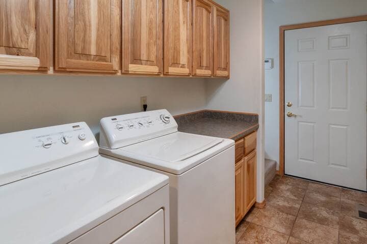 Peaceful, Riverfront, Cali King, Hot Tub, Canoes