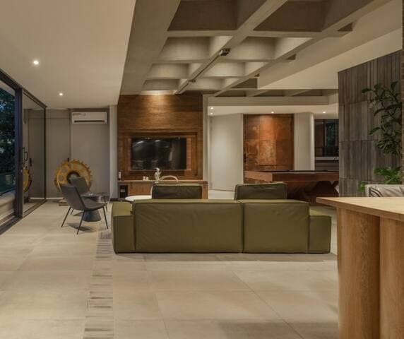 CasaOded #2 Urban Loft, Huge Living +Jacuzzi Patio