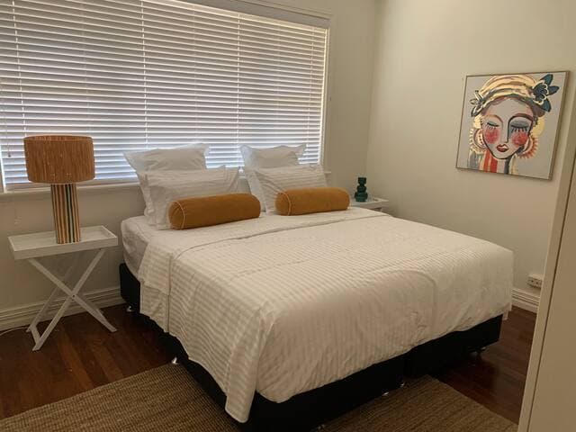 King-size bed in a spacious bedroom awaits you, where you can wrap yourself in silky white bamboo linen. There is also plenty of cupboard space to hang your outfit for that special occasion you might attend in the city later.