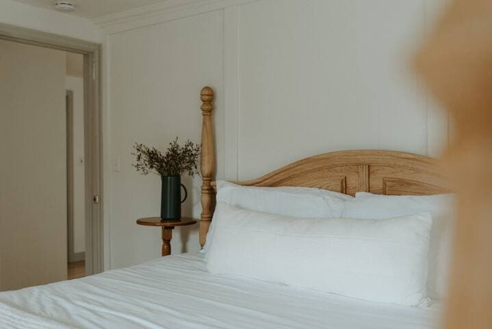 Bedroom 1 - King Bed