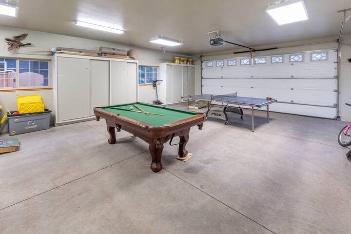 Peaceful, Riverfront, Cali King, Hot Tub, Canoes