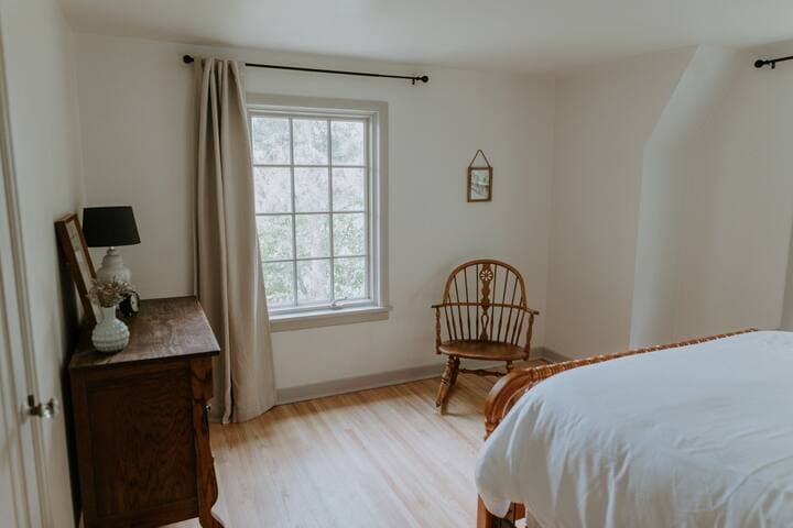 Bedroom 2 - Queen Bed