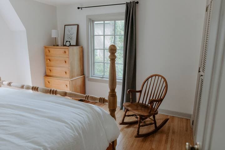 Bedroom 1 - King Bed