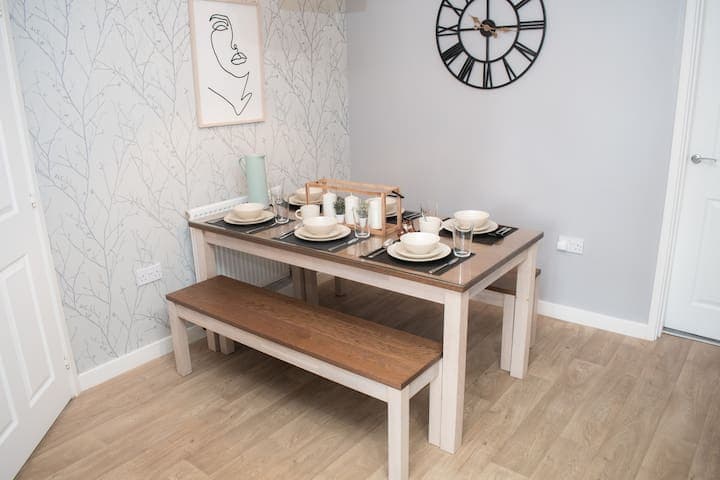 Comfy modern semi-detached | 400Mb WiFi | Parking