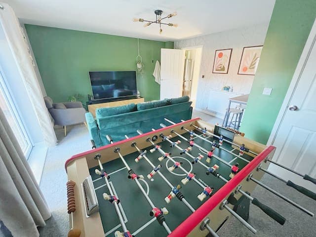 Comfy modern semi-detached | 400Mb WiFi | Parking