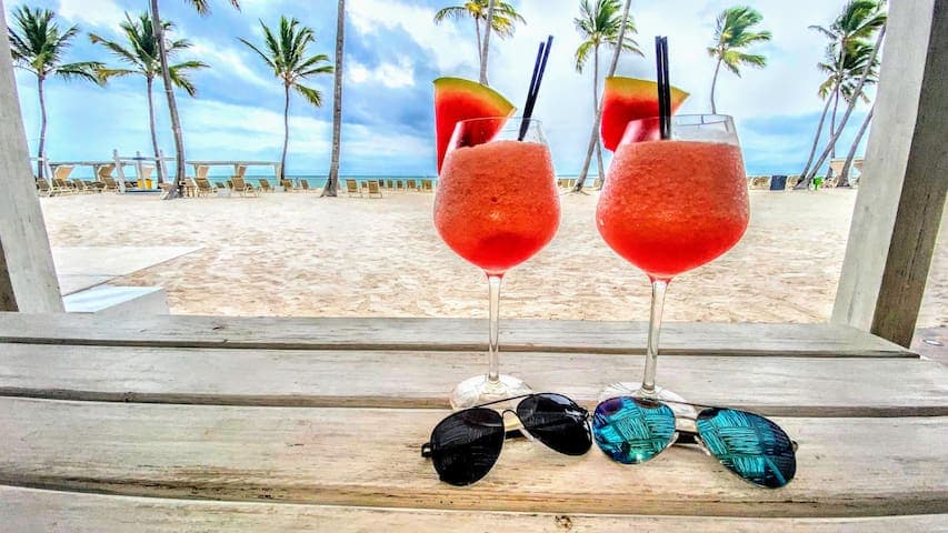 Sip on your favorite cocktail while you enjoy our exclusive VIP reserved seating area for our guests where you will always find comfy seating.
Virgin daiquiri or classic?
Send us a message and tell us which one you'd choose.