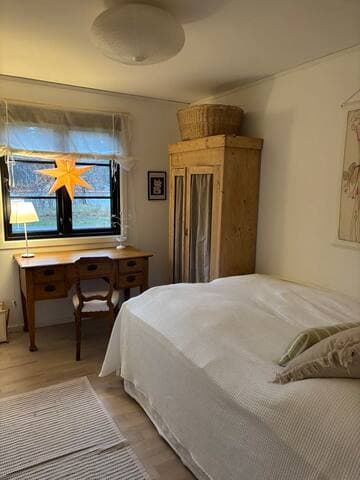 Stort hus + gästhus nära havet.