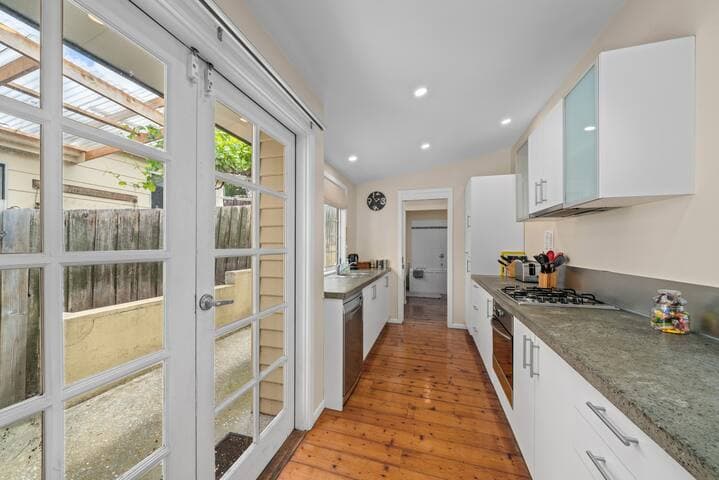 Best of Old and New - Hobart