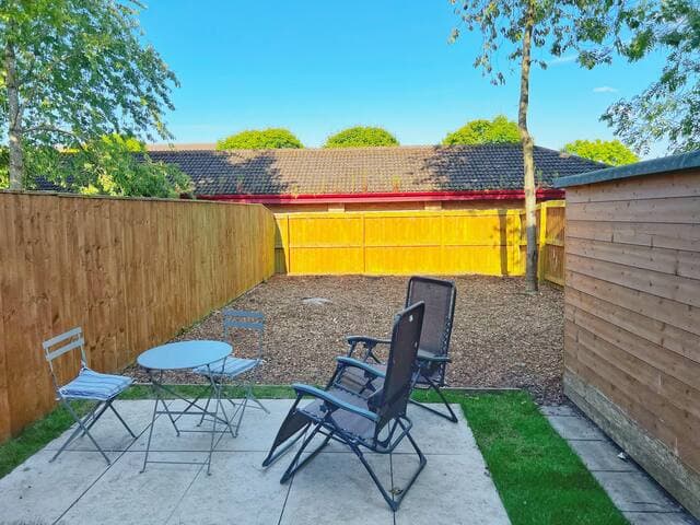 Comfy modern semi-detached | 400Mb WiFi | Parking