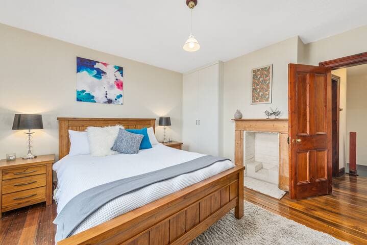 Best of Old and New - Hobart