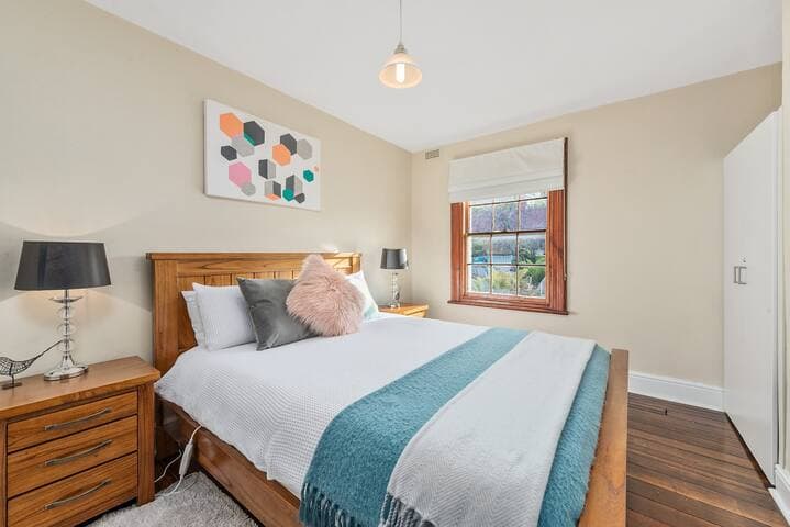 Best of Old and New - Hobart