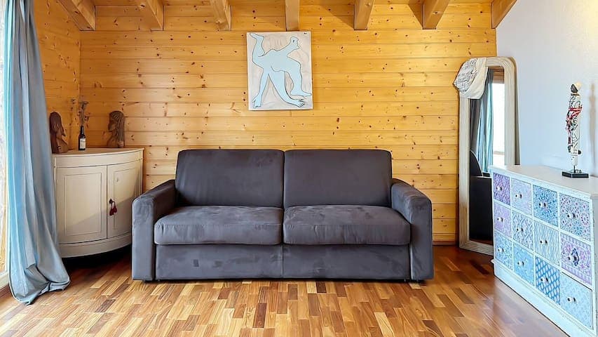 Comfortable sofa-bed in the large master bedroom. Can accomodate 2 additional guests.