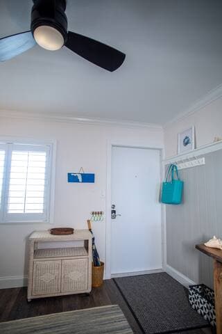 Front door with lots of hooks for towels and mat to wipe off sandy feet