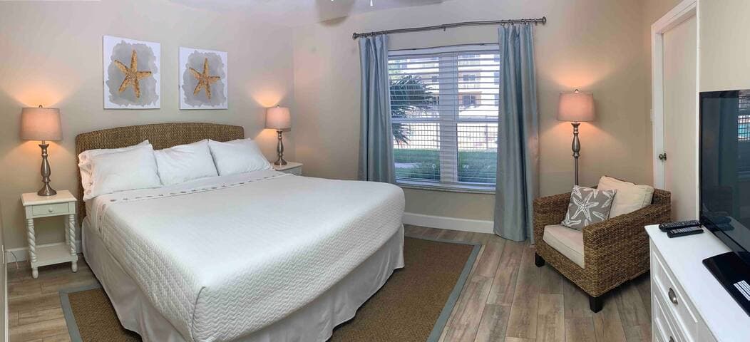 Master bedroom has en-suite bath for privacy, brand new Chime memory foam mattress perfect for a restful sleep, and plenty of storage.