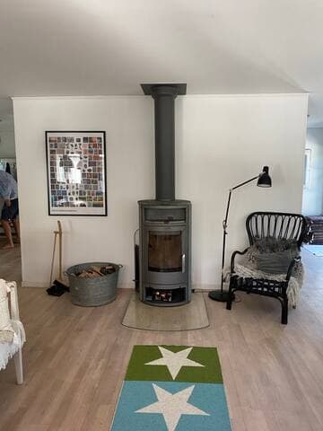 Stort hus + gästhus nära havet.