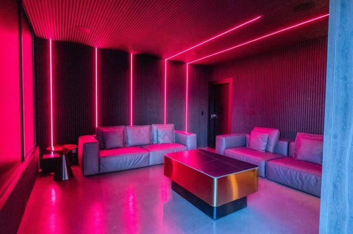 CasaOded#5 VIP Jacuzzi Suites & Private Disco Club