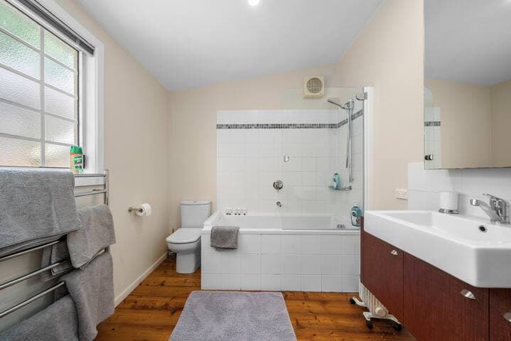 Best of Old and New - Hobart