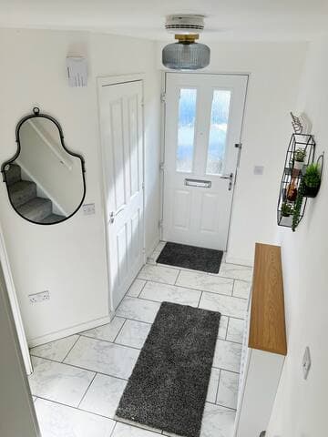 Comfy modern semi-detached | 400Mb WiFi | Parking