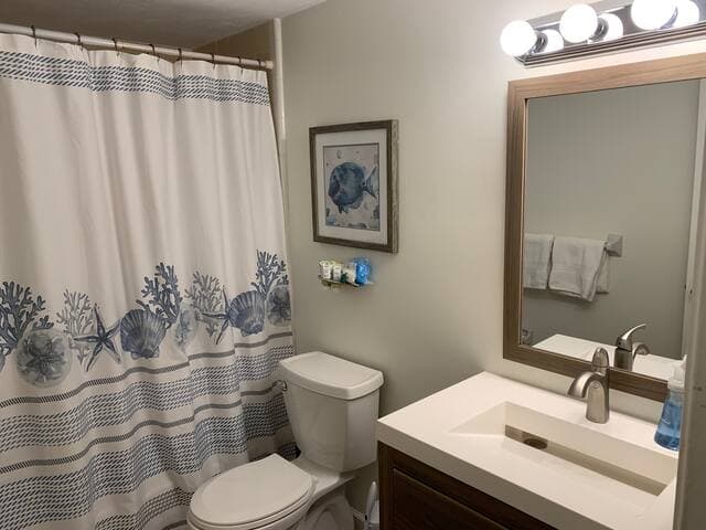 Second full bath with tub for soaking or bathing the little ones.