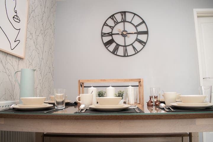 Showcasing our dining area with room for six adults.