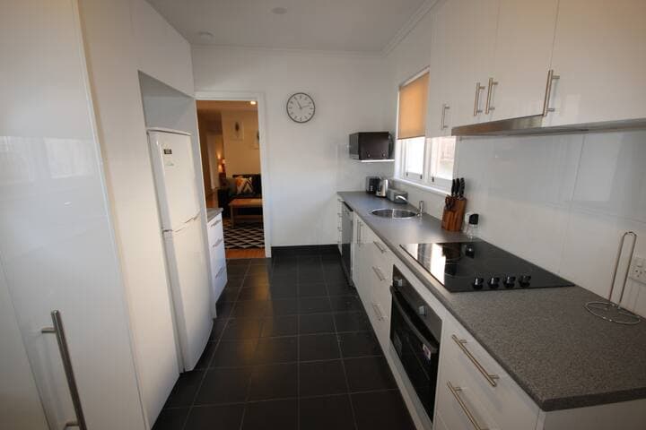 Macquarie Apartments Lower Level - Hobart